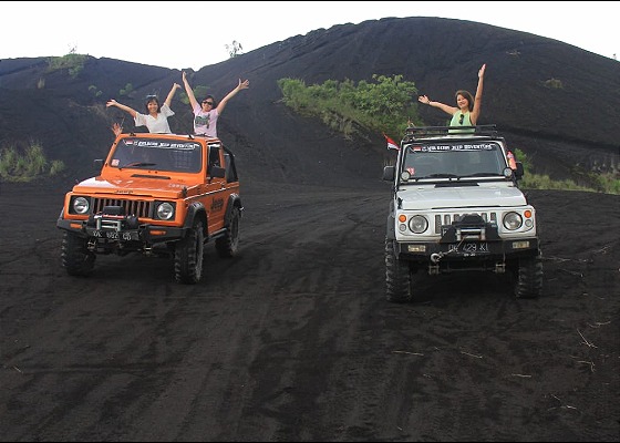 black-lava-jeep-safari
